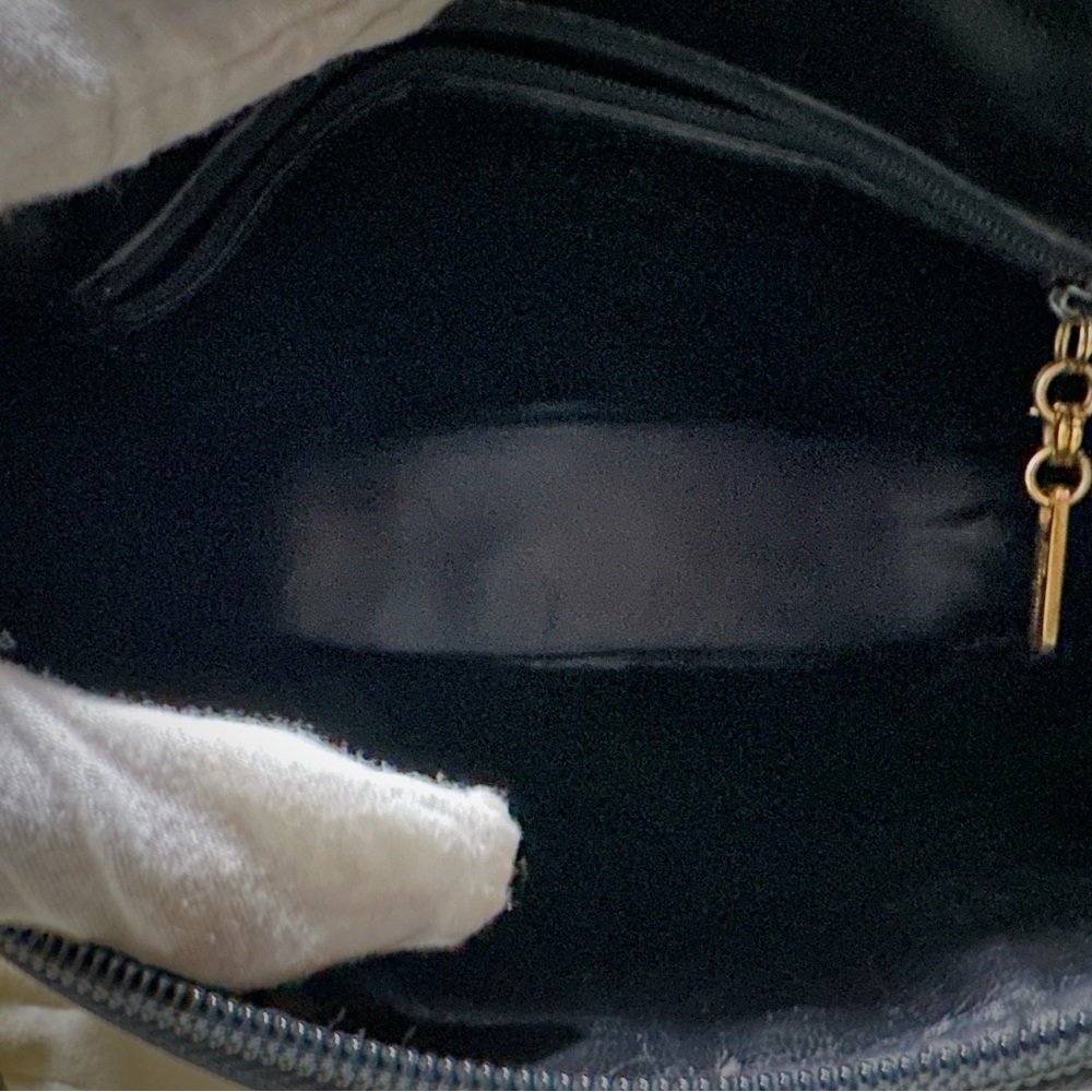 Authentic vintage Salvatore Ferragamo Glossy Black Crossbody Bag make offer - Picture 14 of 16